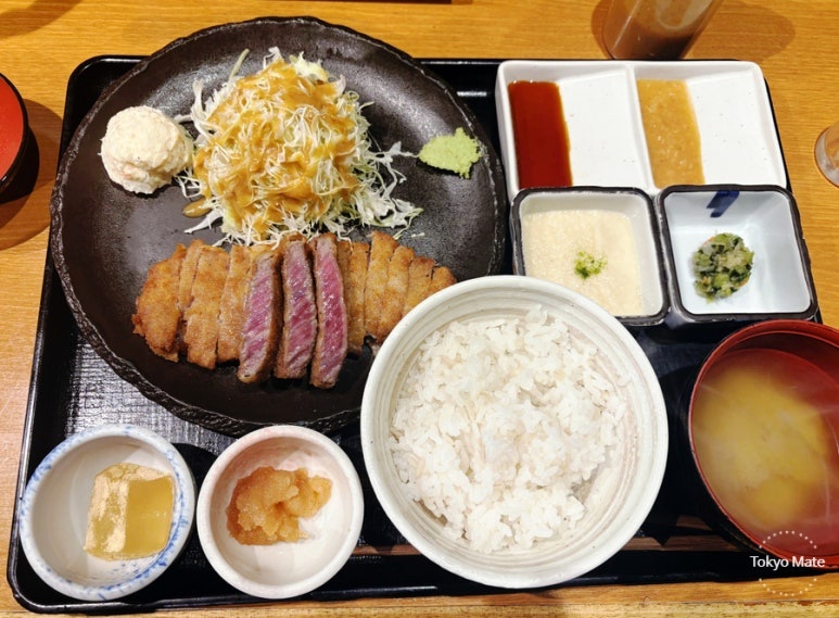 Asakusa Gyukatsu 1.5-piece set meal composition and actual serving