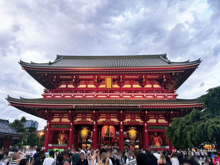 Asakusa Sensoji Hozomon gate front view