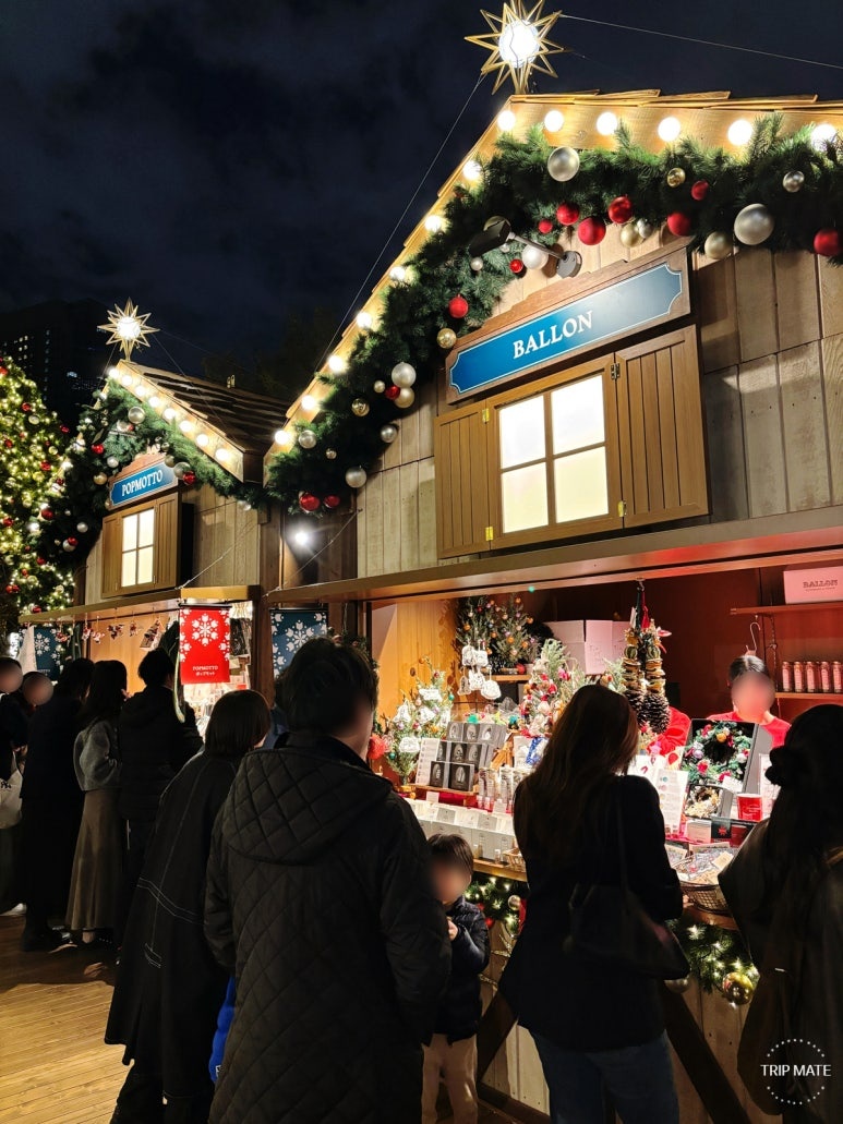 BALLON booth with aroma ornaments and holiday coffrets
