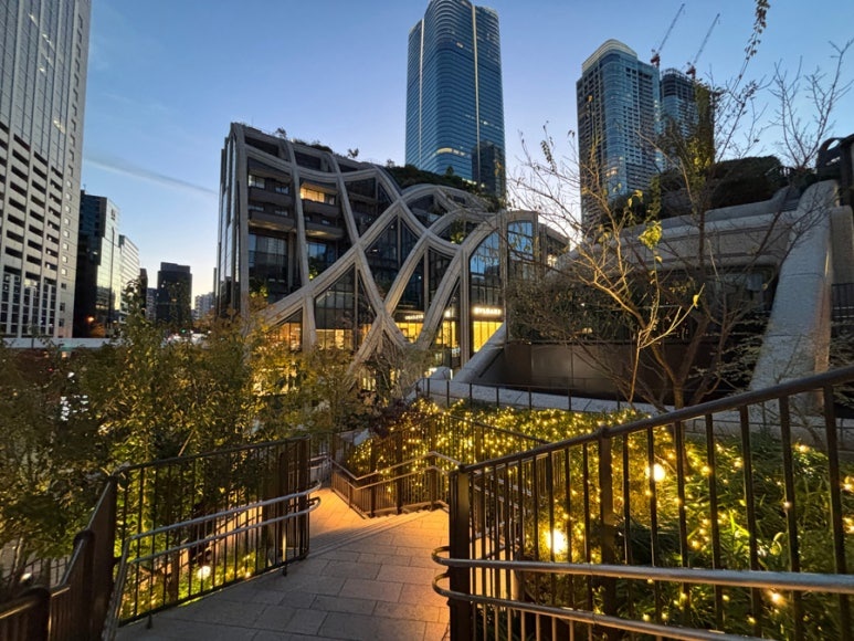 Tokyo Azabudai Hills 2025: Complete Guide to Observatory, teamLab Borderless, Restaurants & Shopping