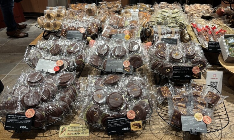 Criollo discovery chocolate display