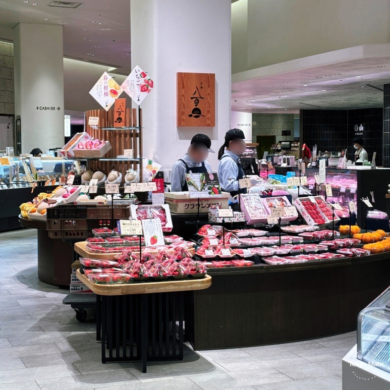 麻布台ヒルズの京都 八百一の果物・野菜売り場