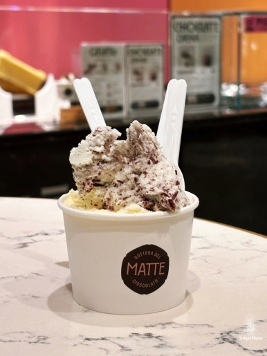 麻布台ヒルズのMATTEのカップに入ったジェラート
