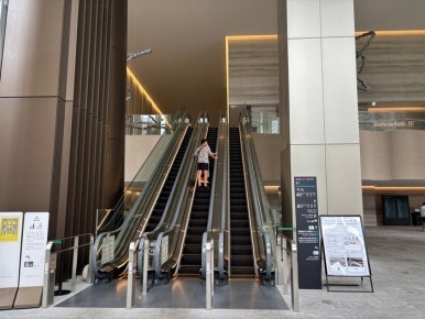 Escalator from Mori JP Tower B1 floor