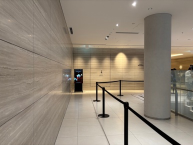 Queue line at the 34F Sky Room cafe