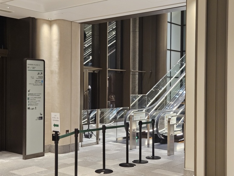 MORI JP Tower elevator hall