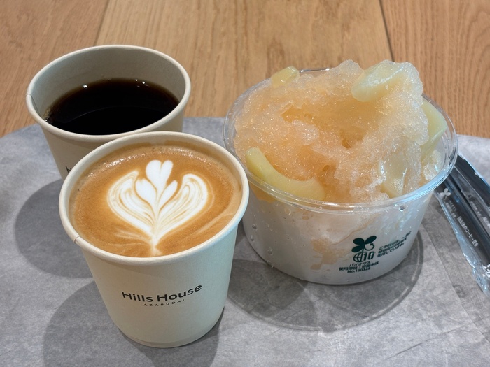 Peach shaved ice made with peaches grown in the Azabudai Hills orchard