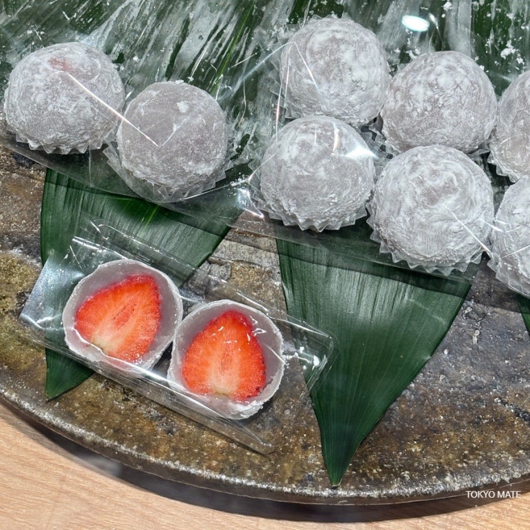 Suzukake at Azabudai Hills: Strawberry Mochi, Dorayaki & Monaka Menu Guide (2026)