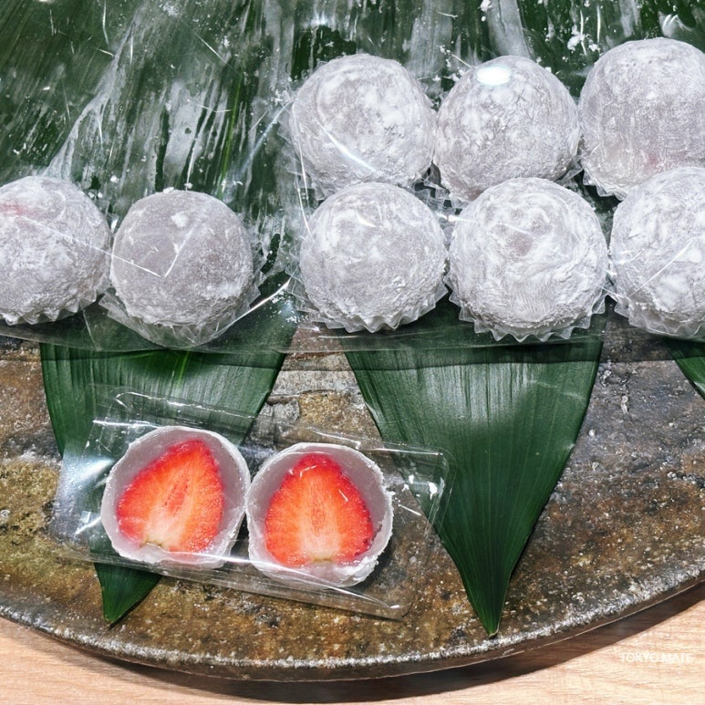 Suzukake strawberry mochi ichigo daifuku at Azabudai Hills