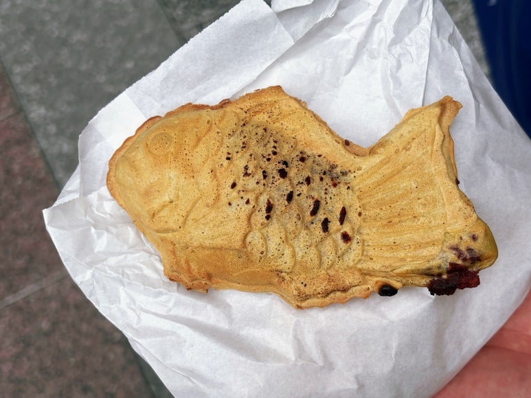 Additional view of Naniwaya Sohonten storefront