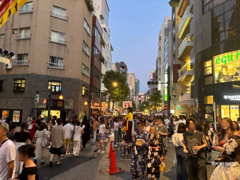 Azabujuban Noryo Festival shopping street packed with visitors