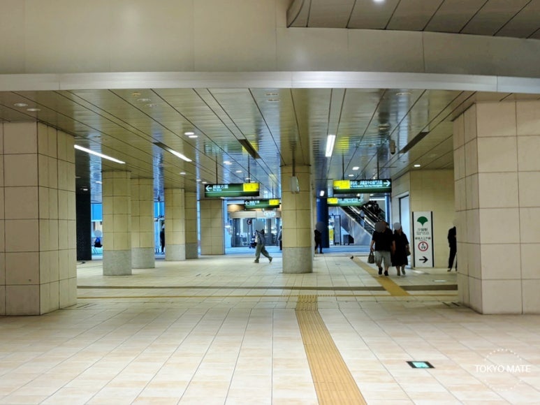 Caretta Shiodome underground passage route