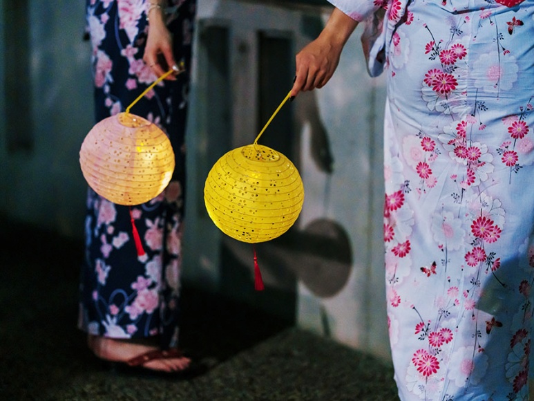The Kudanzaka Park viewing area for the Chidorigafuchi Floating Lantern