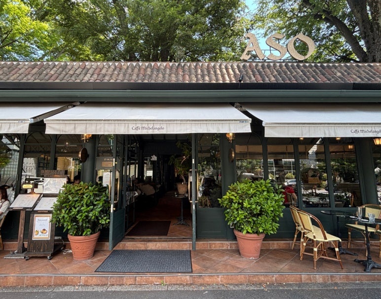 茑屋书店对面的Caffè Michelangelo