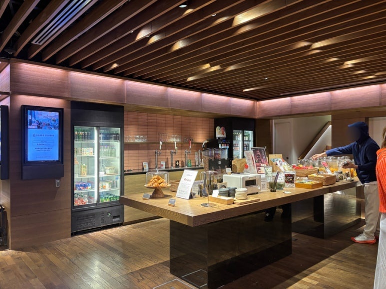 Daikanyama Tsutaya Bookstore Share Lounge snack bar