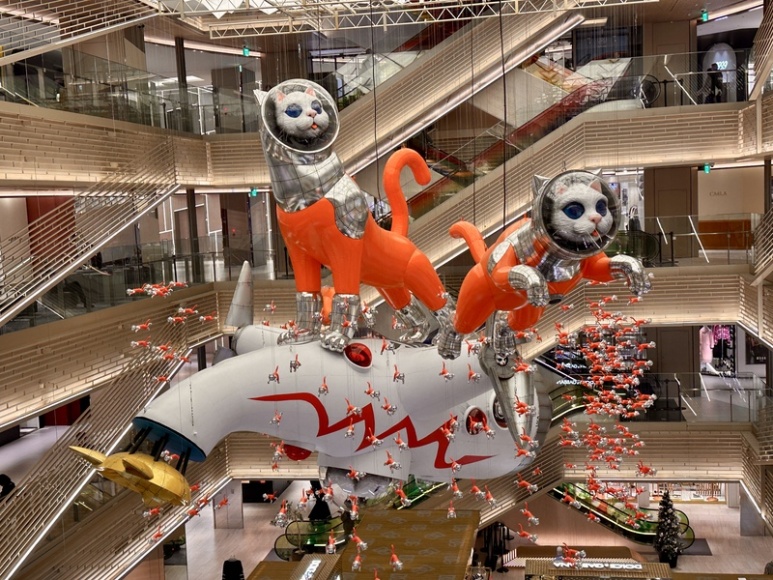 Big Cat Bang art by Kenji Yanobe in the Ginza Six central ceiling space