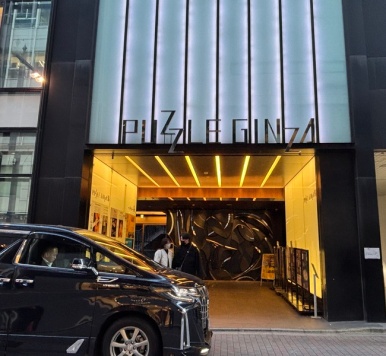 Puzzle Ginza building entrance a minute from exit 5