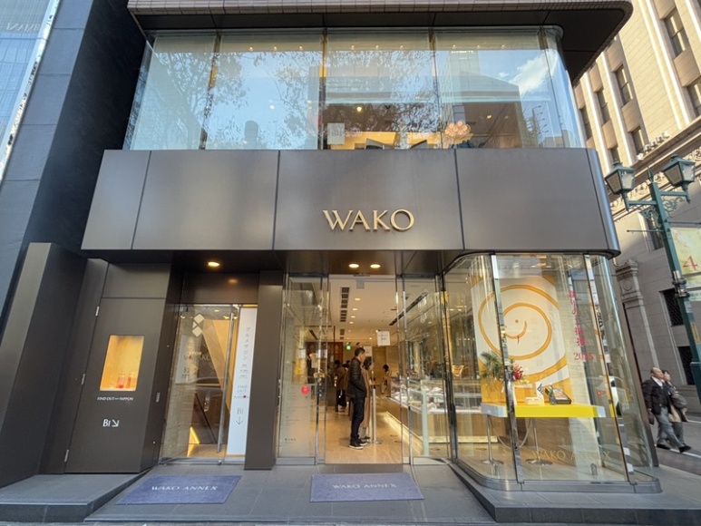 WAKO building and entrance in Ginza