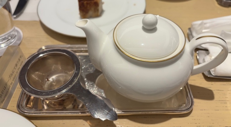 WAKO Tea Salon interior panoramic view