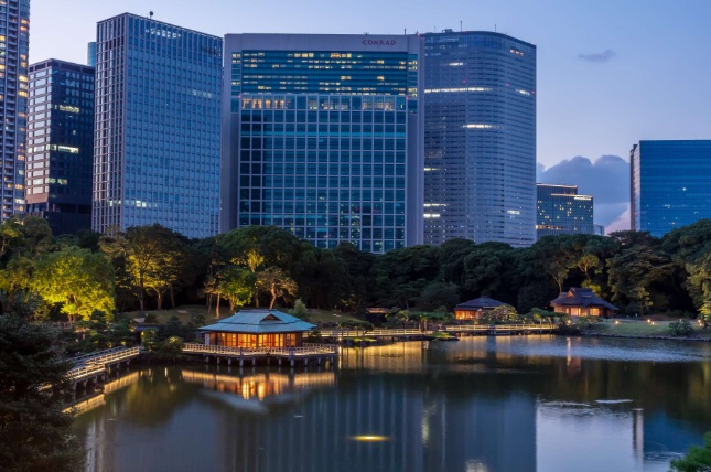 Hamarikyu Onshi Garden night view from Shin-Hinokuchiyama