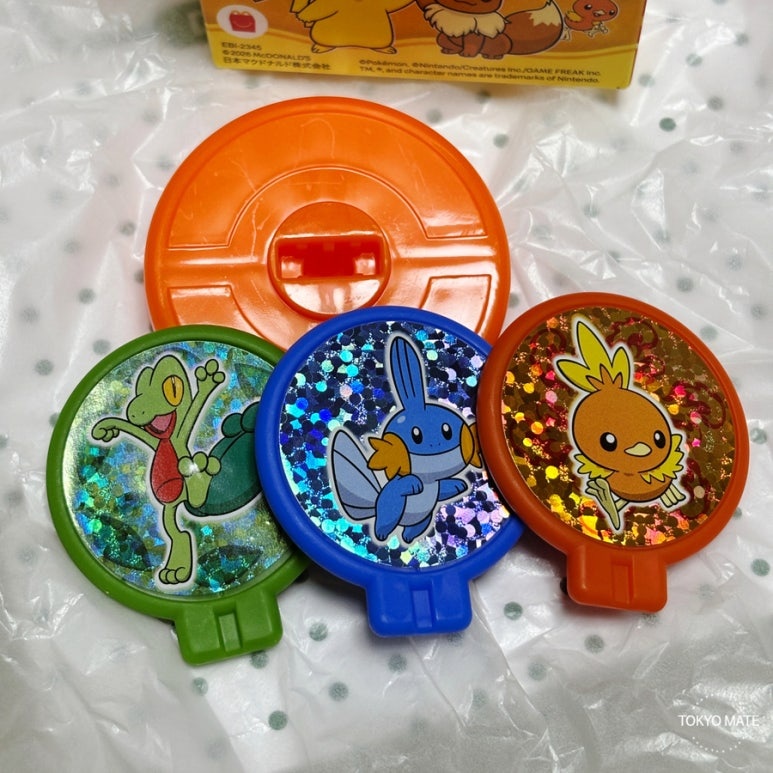 Spinning top Pokemon toys with Treecko, Torchic and Mudkip