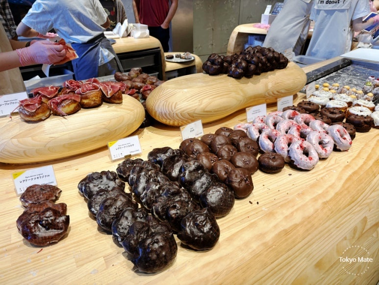 Jiyugaoka I'm donut shop interior and menu