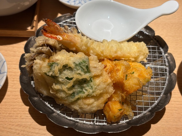 天ぷらが並んだフルセット