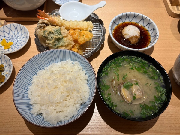 天ぷらランチセットのご飯と味噌汁