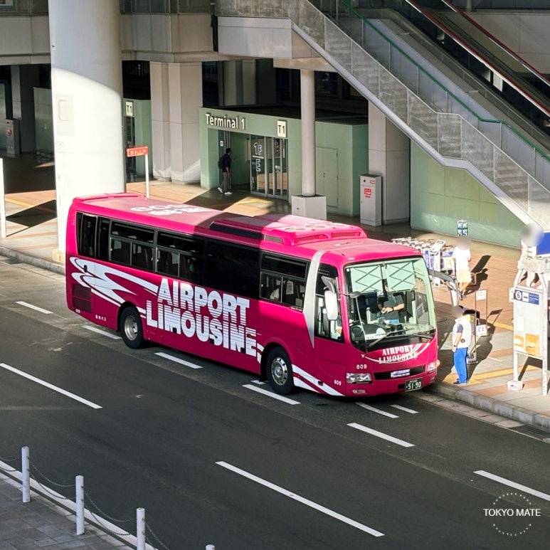 Limousine bus to Universal Studios Japan at Kansai Airport Terminal 1