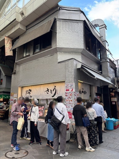 Satou Menchikatsu exterior with queue