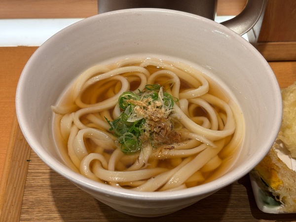 Kirimugiya Jinroku udon dish
