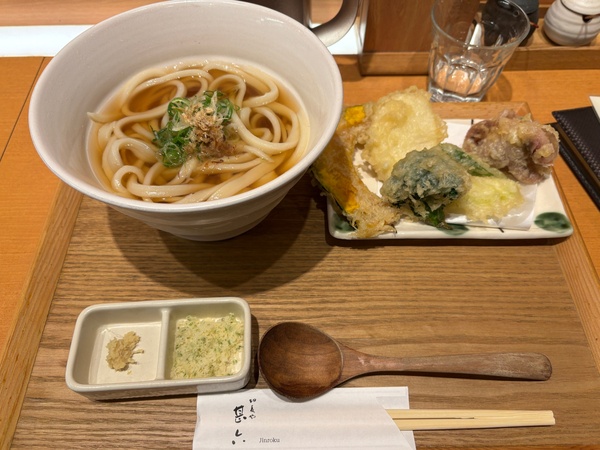 Kirimugiya Jinroku udon dish