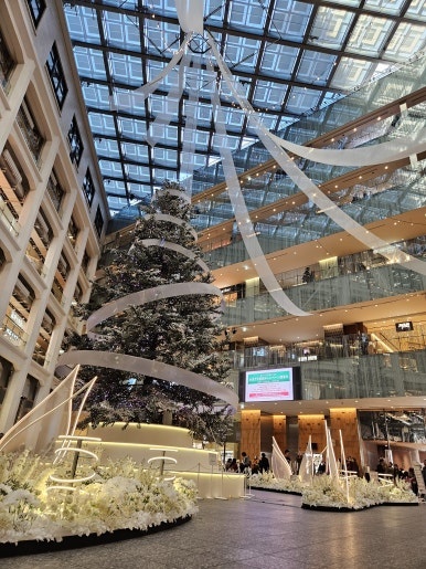 KITTE Christmas tree light show