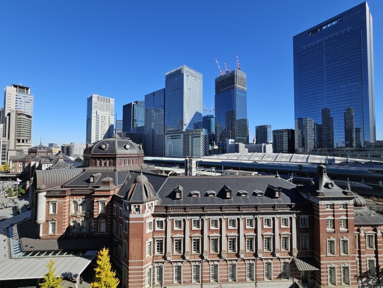 Panoramic view of Tokyo Station from KITTE observatory
