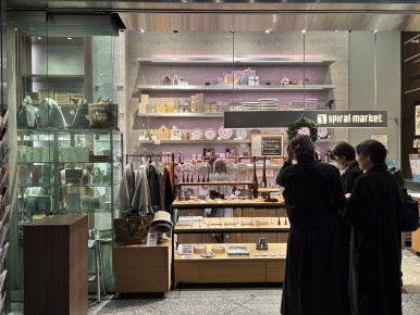 Spiral Market Christmas decorations