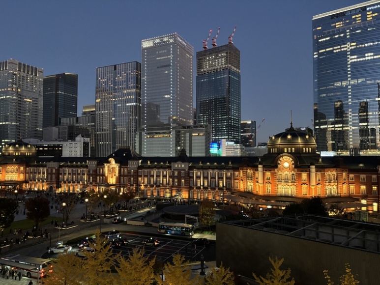 Tokyo Station night illumination close-up from Marunouchi Building