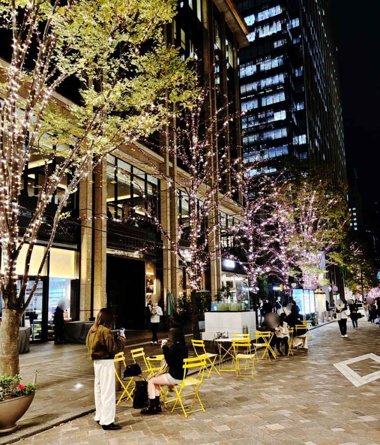 丸の内クリスマスマーケット (Street Park) 屋外テーブル席