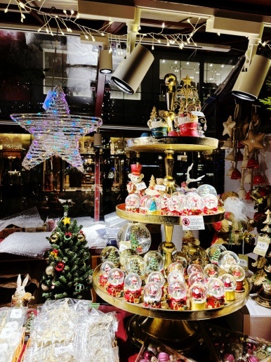 2025年丸の内クリスマスマーケット風景2