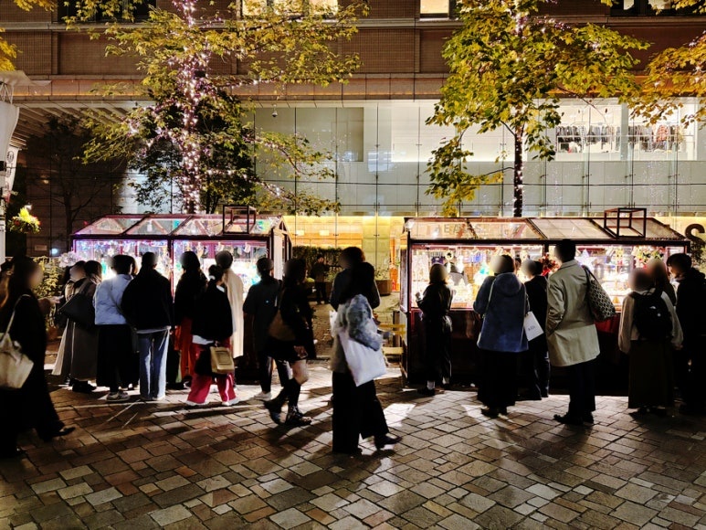 2025年丸の内クリスマスマーケット風景3