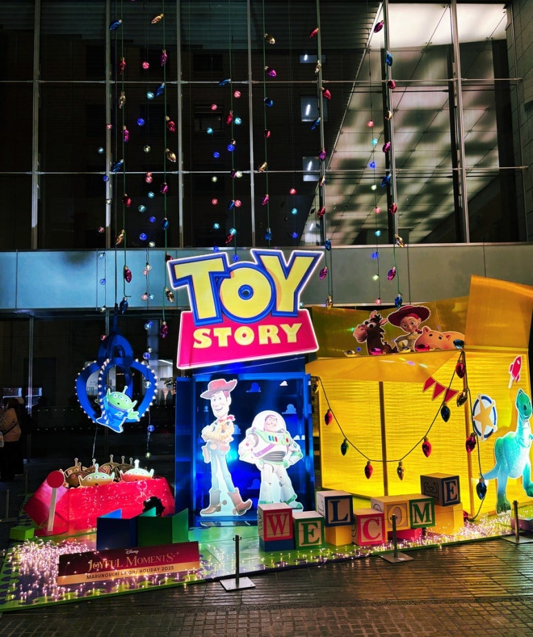 丸の内ディズニーモニュメント トイ・ストーリー (丸の内オアゾ)