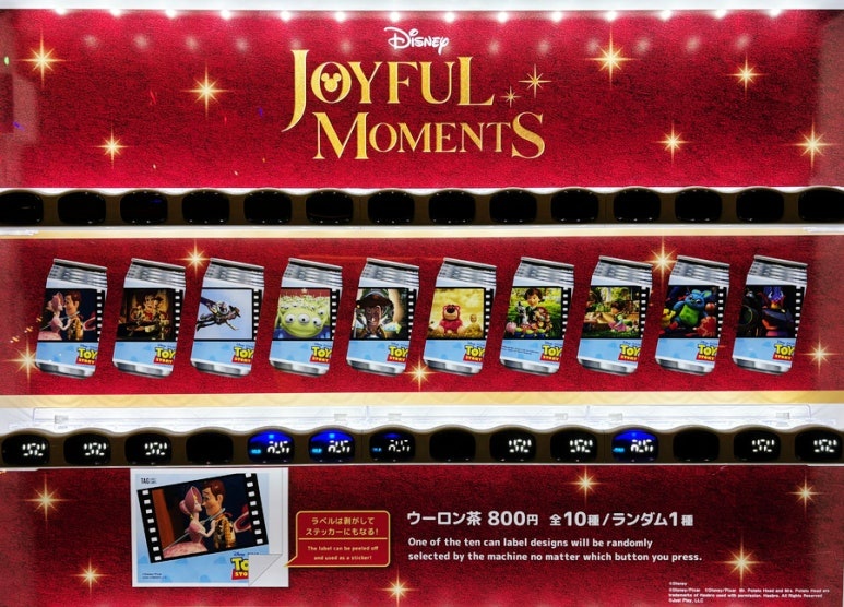 丸の内限定ディズニー烏龍茶自動販売機 (トイ・ストーリー、OAZO)