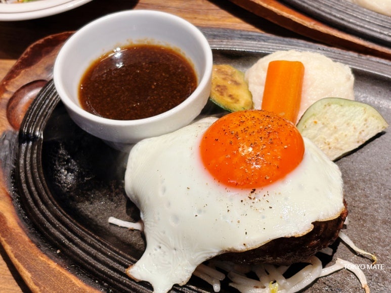 Meat Yazawa's Yazawa original sauce fried egg black wagyu hamburg steak