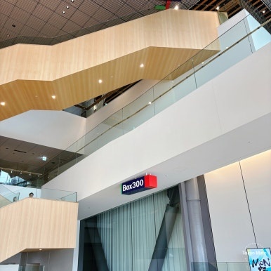 MoN Takanawa 2F Box300 entrance lobby
