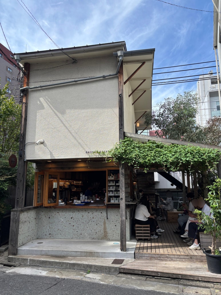 Cafe by the train tracks, ONIBUS COFFEE Nakameguro