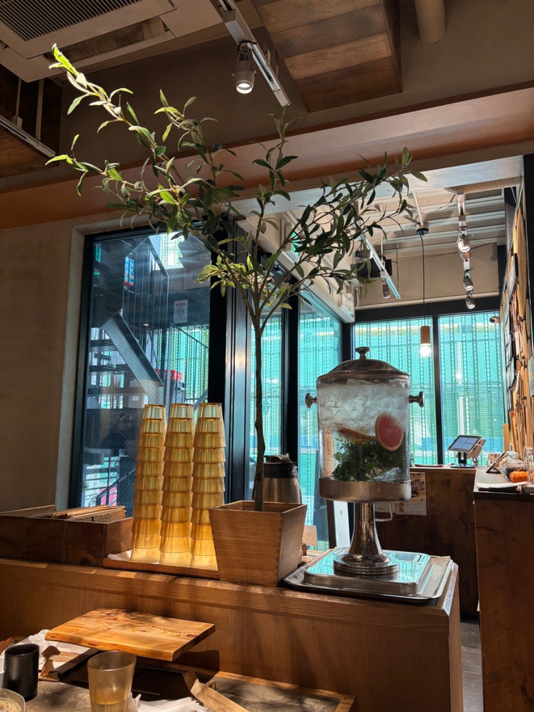 Lettuce Shabu-Shabu 1-person pot concept with individual burners