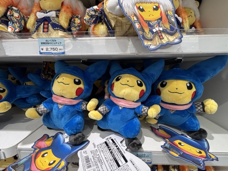ポケモンセンタートウキョーDX店内のピカチュウの展示