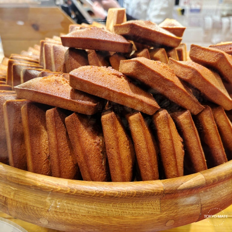 Noix de Beurre at Isetan Shinjuku — Tokyo's best financier shop