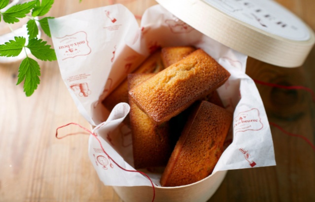 Noix de Beurre signature financier pastry