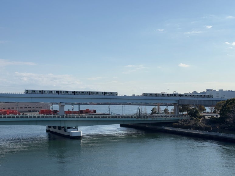 Yurikamome monorail connecting Odaiba Ariake and Toyosu