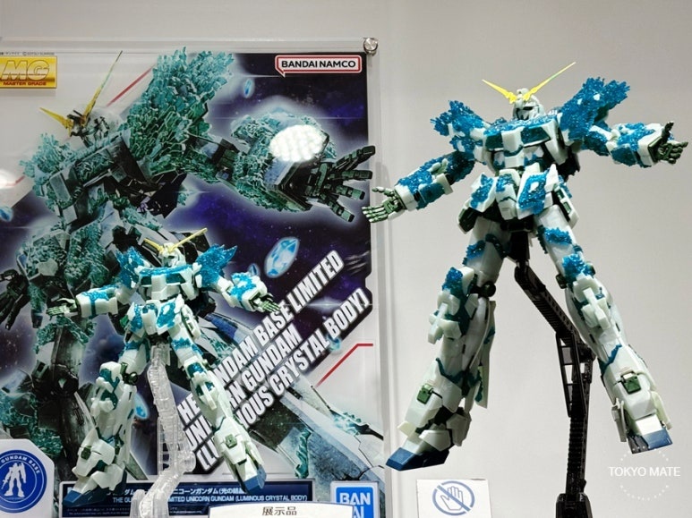 Gundam Base Tokyo Limited MG Unicorn Gundam Luminous Crystal Body display